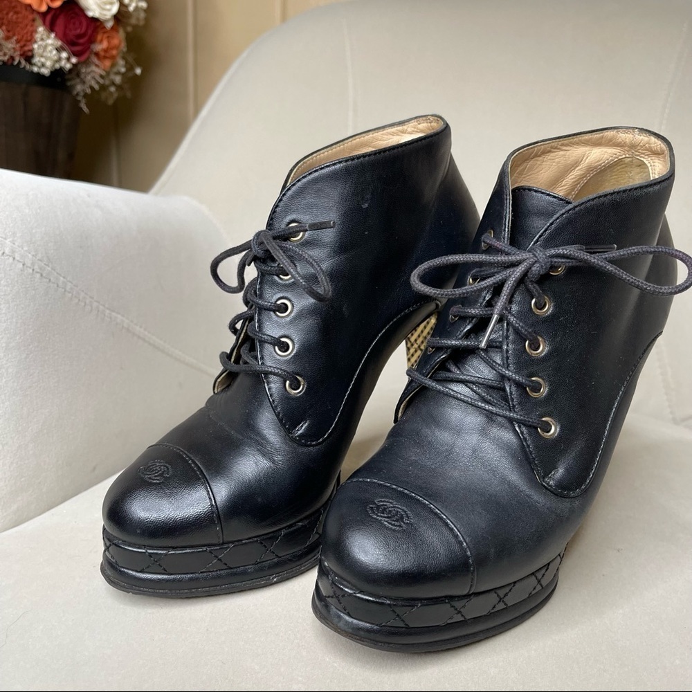 Authentic Black Chanel Booties Shoes Leather Heels Quilted Cap Toe Size 37.5 7.5 - Picture 2 of 13